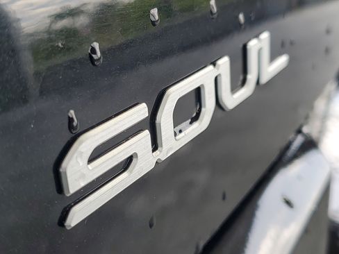 Used 2024 Kia Soul LX w/ Option Group 015 FWD image 6