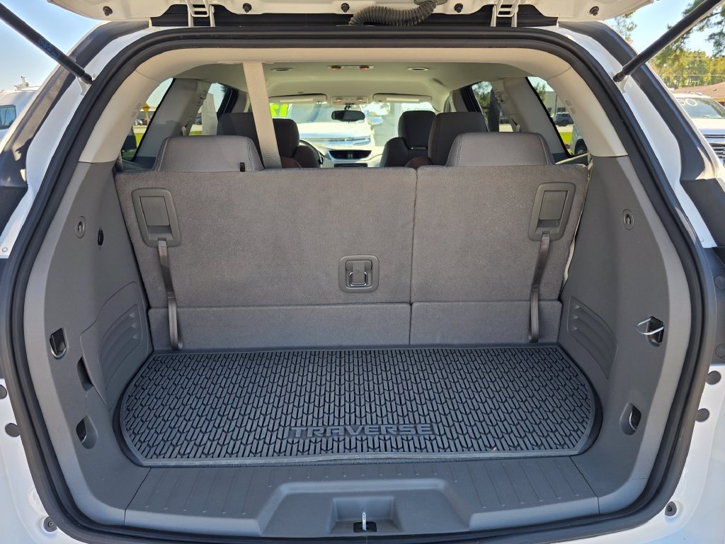 Used 2017 Chevrolet Traverse LT w/ Style and Technology Package FWD image 23