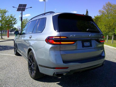 Used 2023 BMW X7 xDrive40i AWD/4WD image 10