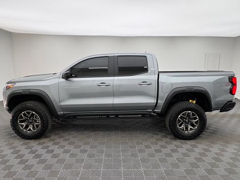 Used 2025 Chevrolet Colorado ZR2 w/ Technology Package AWD/4WD image 11