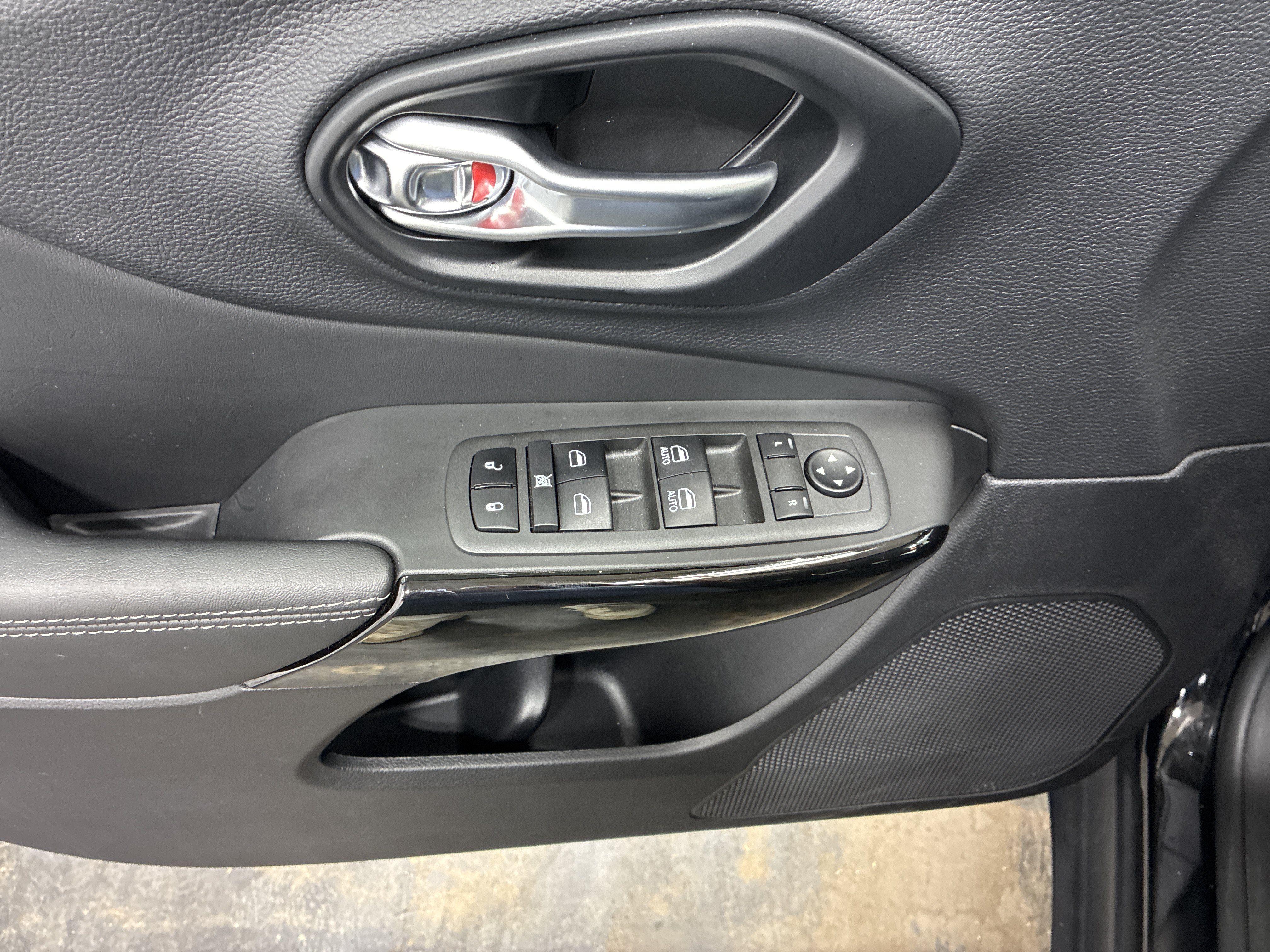 Certified 2023 Jeep Cherokee Altitude Lux AWD/4WD image 19