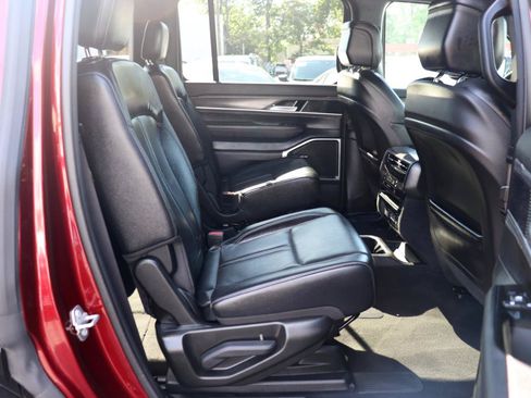 Used 2024 Jeep Wagoneer Series III AWD/4WD image 15