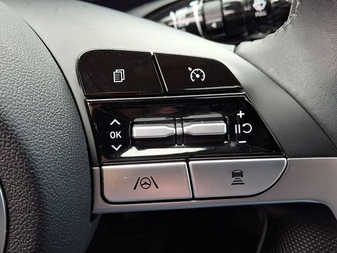 Used 2023 Hyundai Elantra Limited FWD image 23