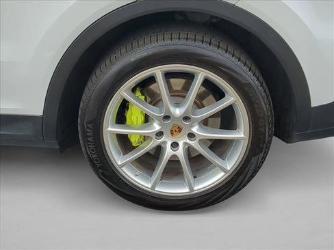 Used 2019 Porsche Cayenne E-Hybrid image 26