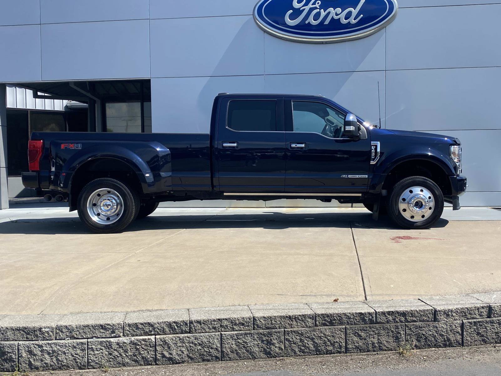 Used 2022 Ford F450 Platinum w/ FX4 Off-Road Package AWD/4WD image 3
