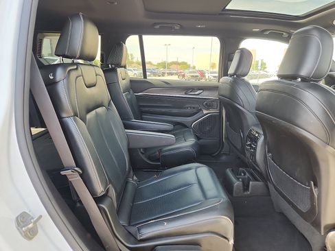 Used 2024 Jeep Grand Cherokee L Overland AWD/4WD image 14