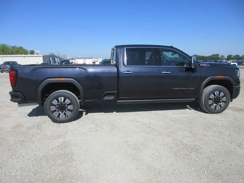 New 2026 GMC Sierra 3500 Denali w/ Denali Reserve Package AWD/4WD image 3