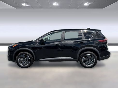 Used 2025 Nissan Rogue SV FWD image 2