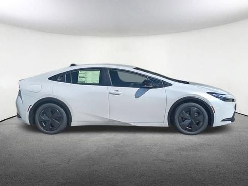 New 2027 Toyota Prius Plug-In Hybrid FWD image 4