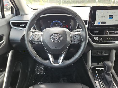 Used 2025 Toyota Corolla Cross XLE FWD image 13