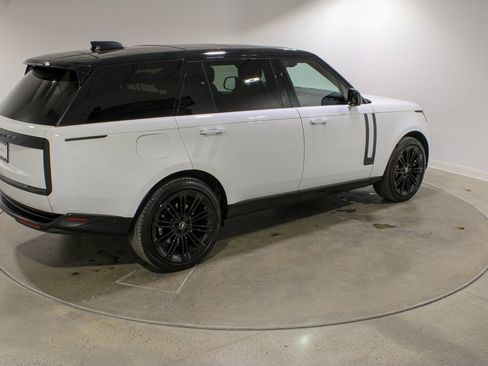 Used 2024 Land Rover Range Rover Long Wheelbase SE image 5
