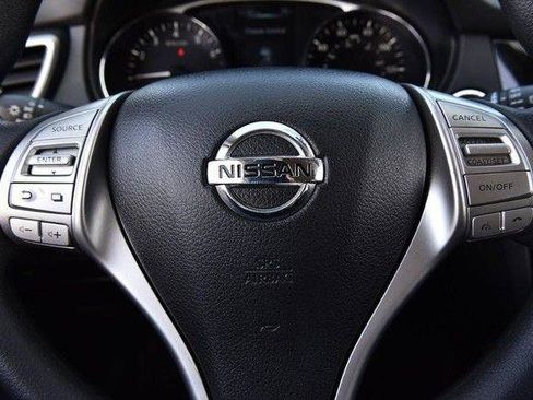 Used 2015 Nissan Rogue SV w/ SV Family Package image 18