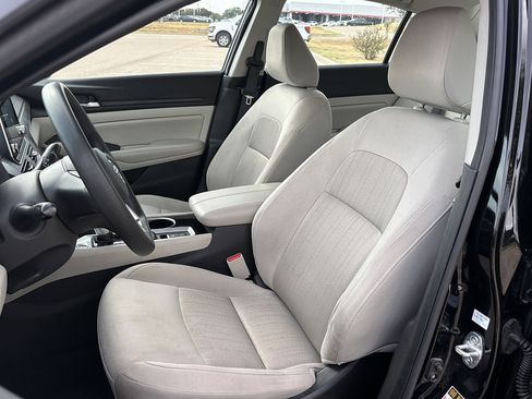 Used 2024 Nissan Altima 2.5 SV AWD/4WD image 12