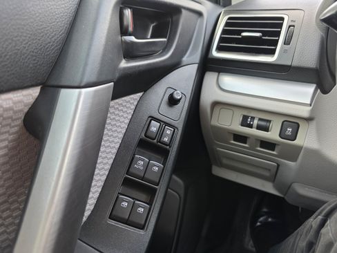 Used 2018 Subaru Forester 2.5i AWD/4WD image 16