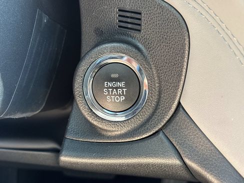 Used 2025 Subaru Outback Premium AWD/4WD image 18