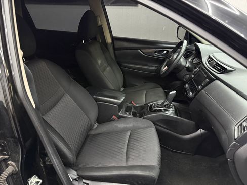 Used 2020 Nissan Rogue SV image 6