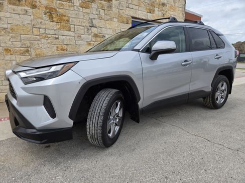 Used 2024 Toyota RAV4 XLE w/ Convenience Package image 2