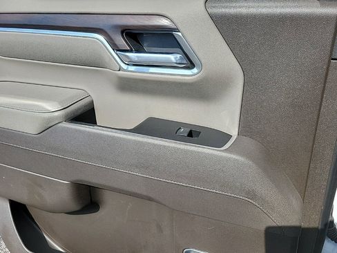 Used 2025 GMC Sierra 1500 SLT image 16