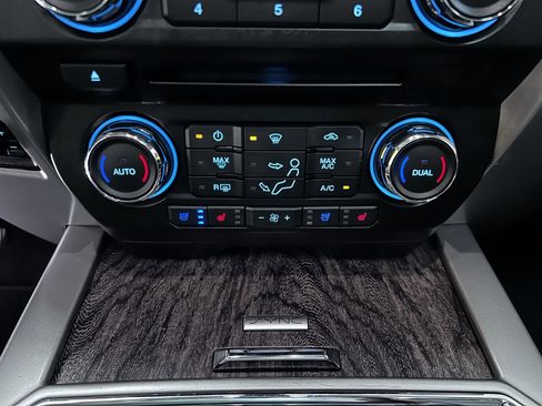 Used 2017 Ford F250 Lariat w/ Lariat Ultimate Package image 19