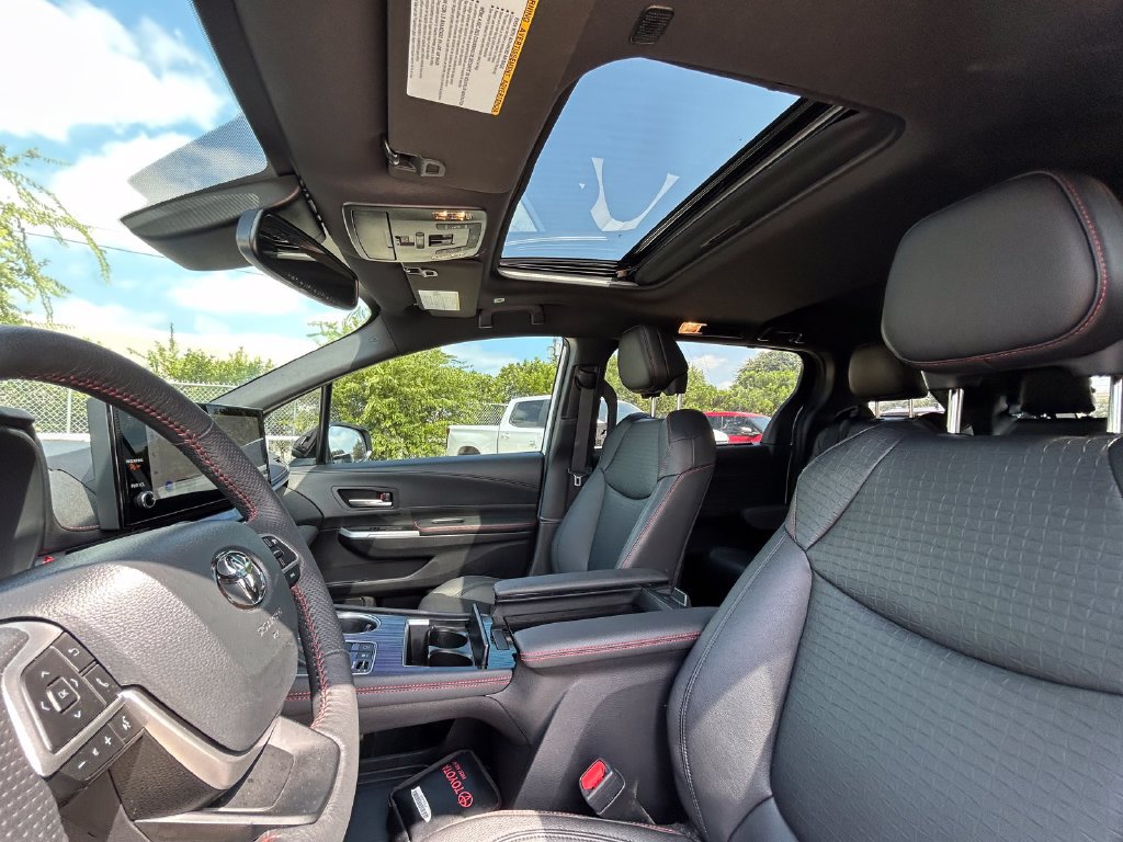 Certified 2025 Toyota Sienna XSE w/ XSE Plus Package FWD image 12