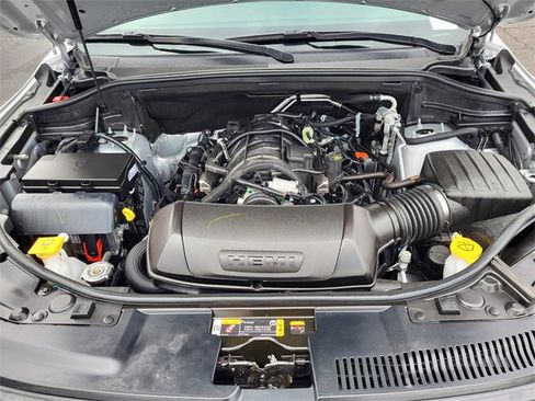 Certified 2025 Dodge Durango R/T w/ Trailer Tow Group IV image 28