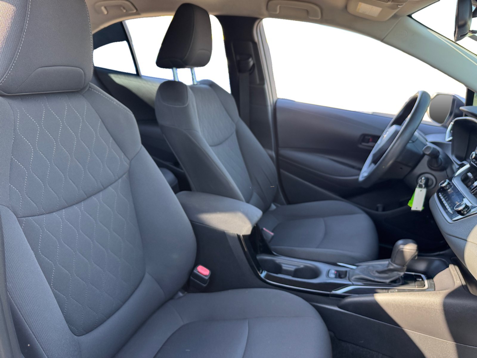 Used 2022 Toyota Corolla LE w/ Carpet Mat Package (TMS) FWD image 15