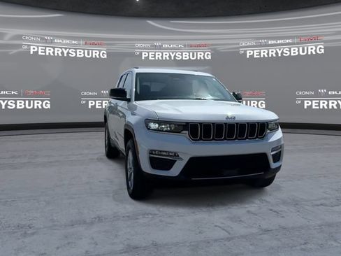 Used 2023 Jeep Grand Cherokee Limited AWD/4WD image 2