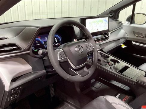 Used 2026 Toyota Sienna XSE AWD/4WD image 14