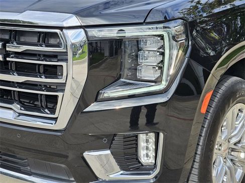 Used 2022 GMC Yukon SLT w/ SLT Premium Package image 8