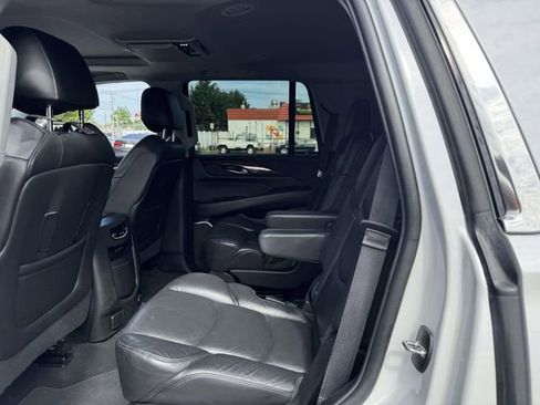 Used 2019 Cadillac Escalade Premium Luxury RWD image 16