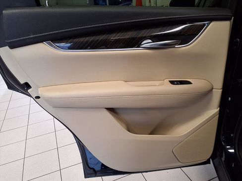 Used 2017 Cadillac XT5 FWD image 18