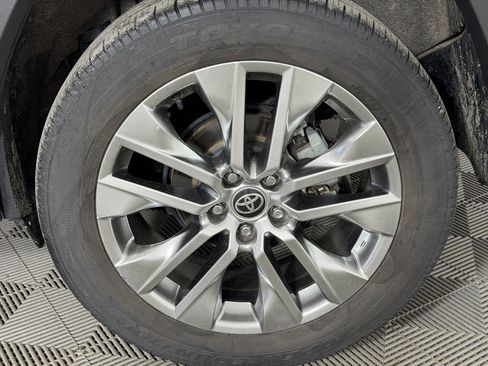 Used 2021 Toyota RAV4 Limited image 12