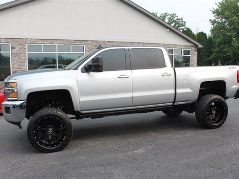 Used 2018 Chevrolet Silverado 2500 LT w/ LT Fleet Convenience Package AWD/4WD image 3