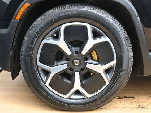 Used 2022 Rivian R1T Adventure image 10