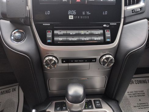 Certified 2020 Toyota Land Cruiser Heritage Edition AWD/4WD image 18