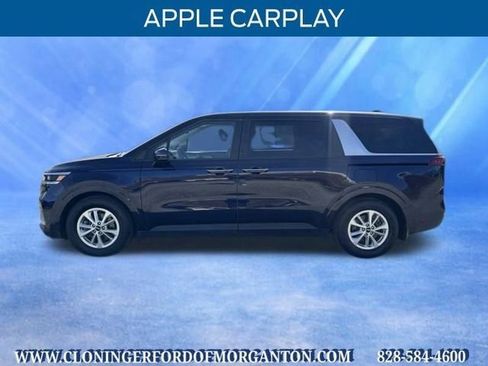 Used 2023 Kia Carnival LX FWD image 5