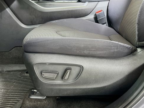 Used 2023 Toyota Highlander LE image 19