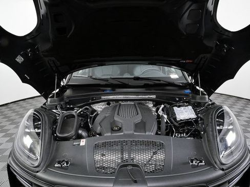 Used 2026 Porsche Macan AWD/4WD image 34