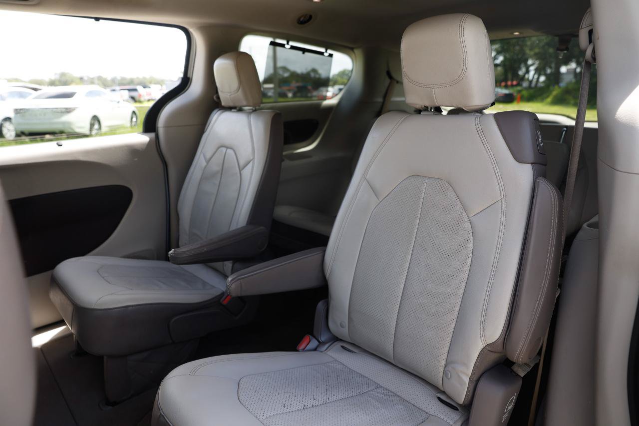 Used 2018 Chrysler Pacifica Touring-L FWD image 8