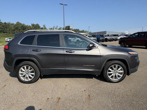 Used 2016 Jeep Cherokee Limited AWD/4WD image 6