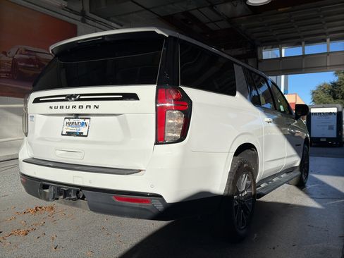 Used 2023 Chevrolet Suburban Z71 image 10