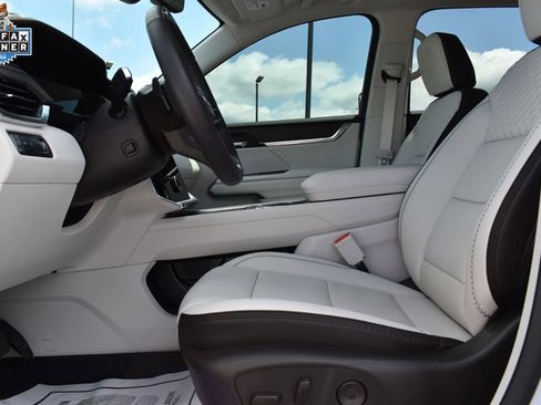 Used 2026 GMC Acadia Denali w/ Super Cruise Package FWD image 4