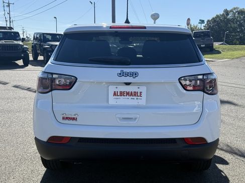 New 2025 Jeep Compass Sport image 4