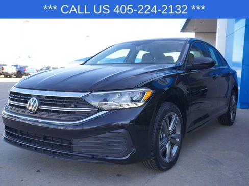 Used 2024 Volkswagen Jetta SE image 4