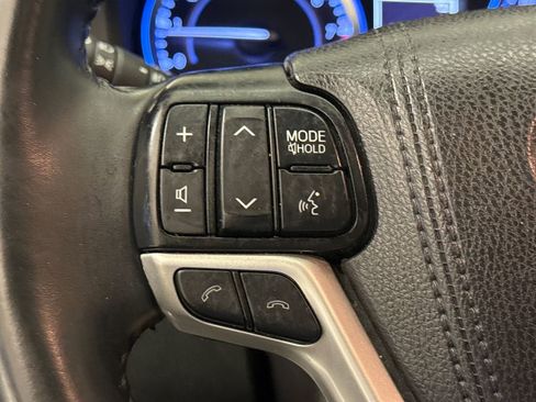 Used 2019 Toyota Highlander XLE AWD/4WD image 32