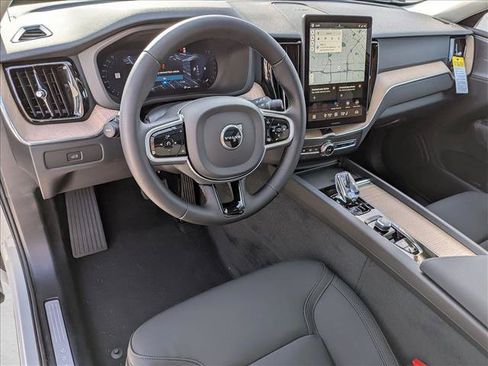 Used 2026 Volvo XC60 B5 Plus w/ Climate Package PRO AWD/4WD image 3