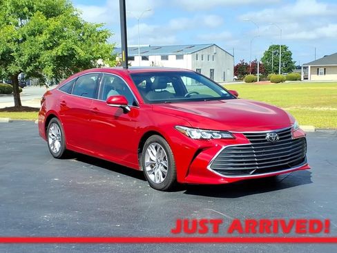Used 2021 Toyota Avalon XLE w/ Moonroof Package FWD image 1