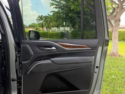 Used 2021 Cadillac Escalade ESV Premium Luxury w/ Driver Assist Tech Package AWD/4WD image 20