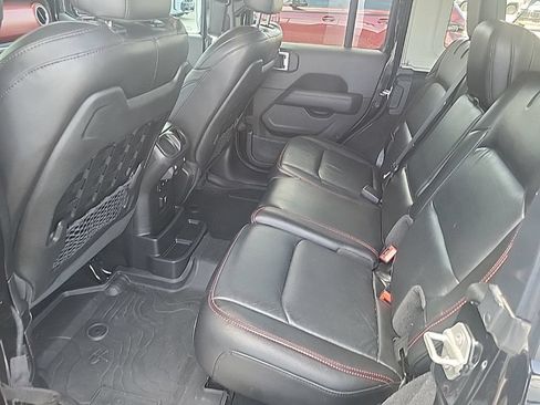 Used 2023 Jeep Wrangler Unlimited Rubicon w/ Cold Weather Group AWD/4WD image 11