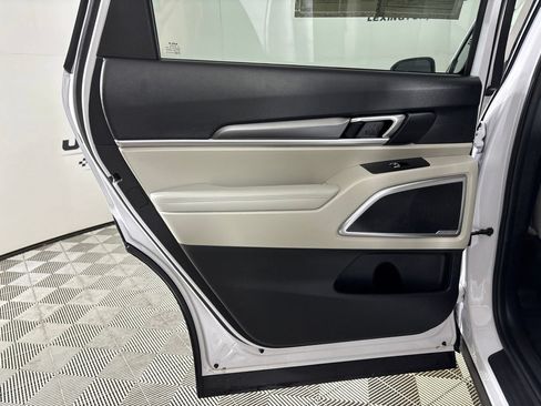Used 2025 Kia Telluride S FWD image 25